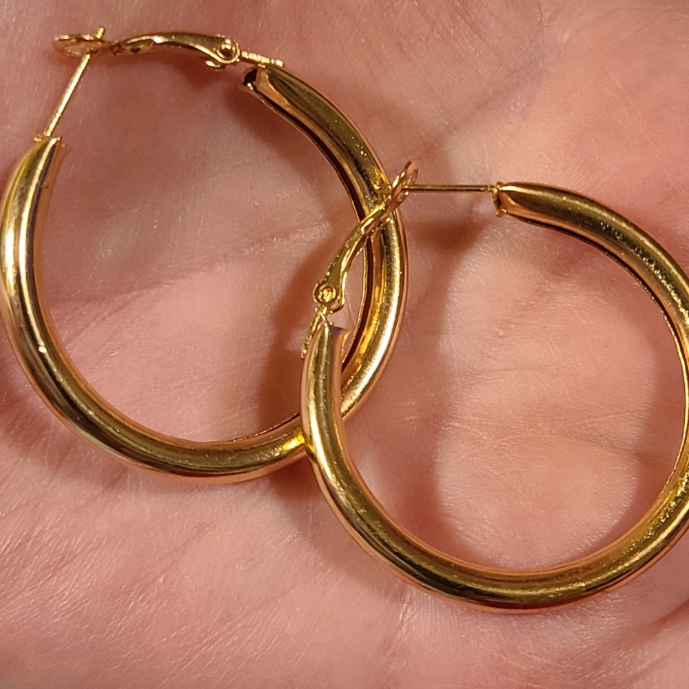 GOLD COLORED 1-3/4" DROP LIGHTWEIGHT TUBING EARRINGS.